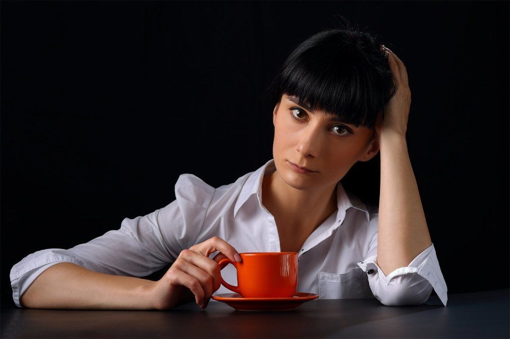 Девушка с чашкой кофе