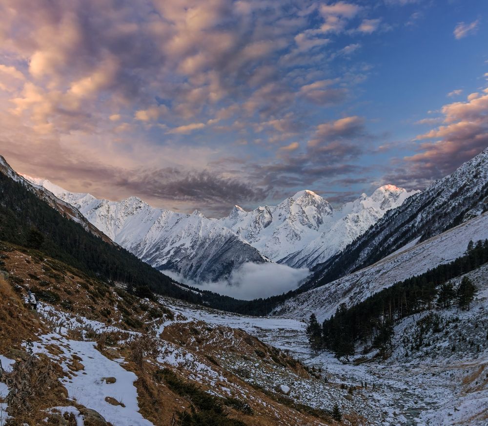 уходит день, теряя очертание...