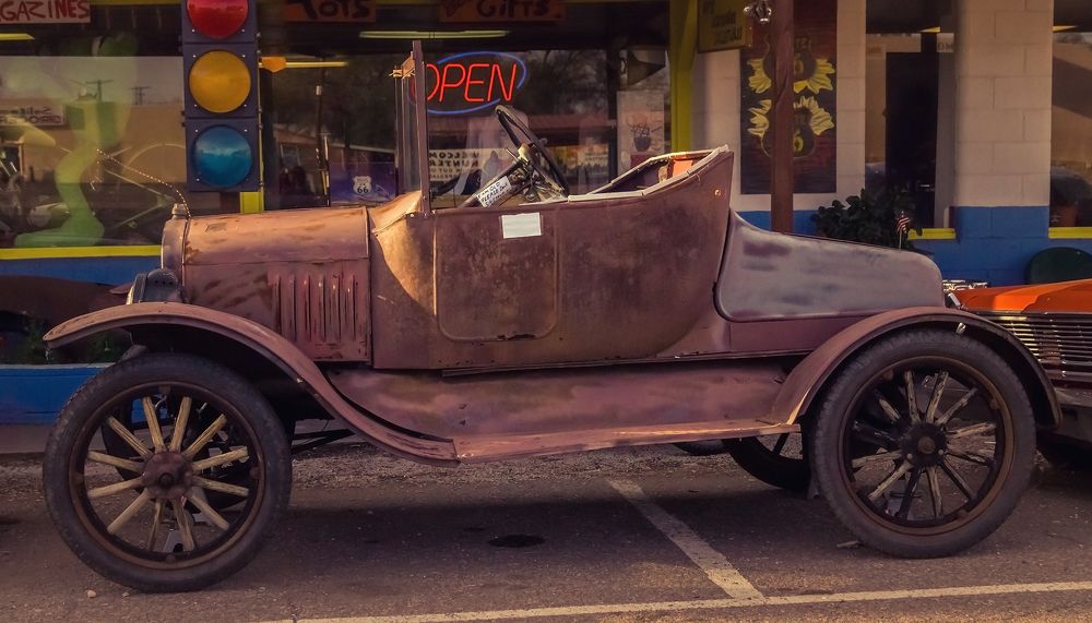 Не трогай меня пожалуйста- я очень старая машина!