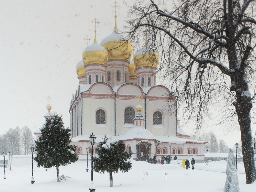 Снегопад в Иверском монастыре