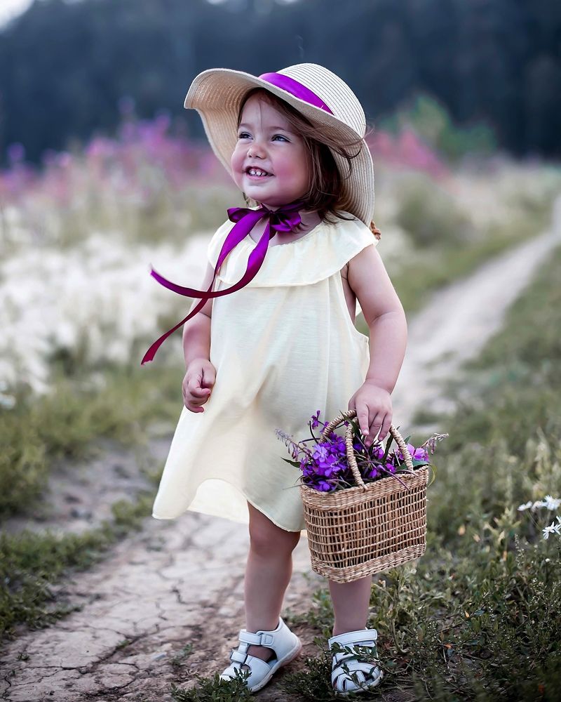 Девочка с корзинкой