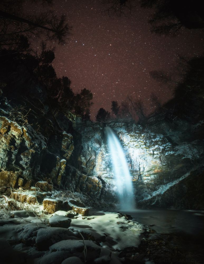 Ночной водопад