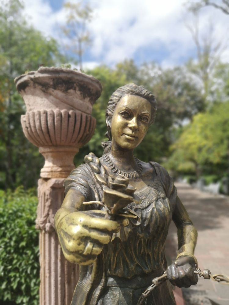 Una rosa más
