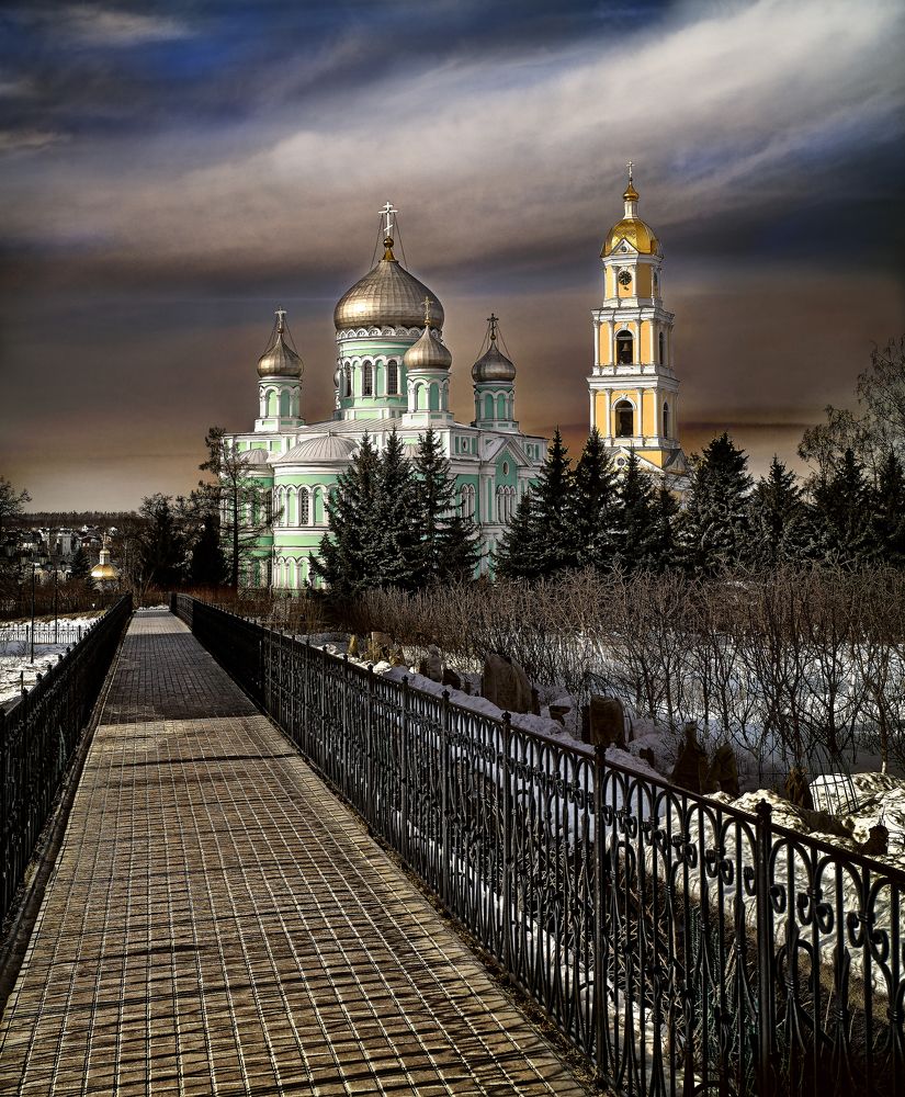 Волшебное небо над монастырем