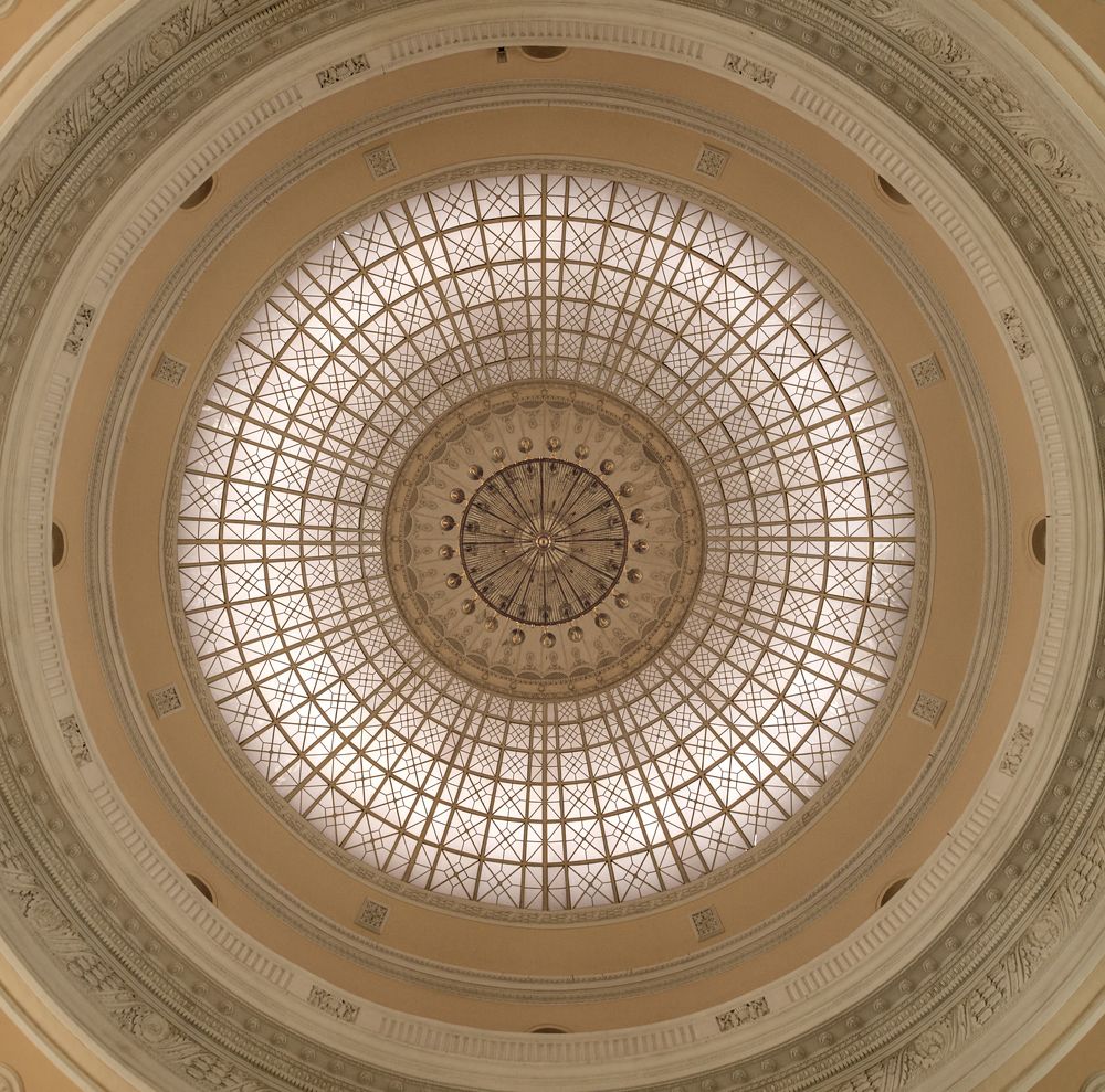 Под куполом