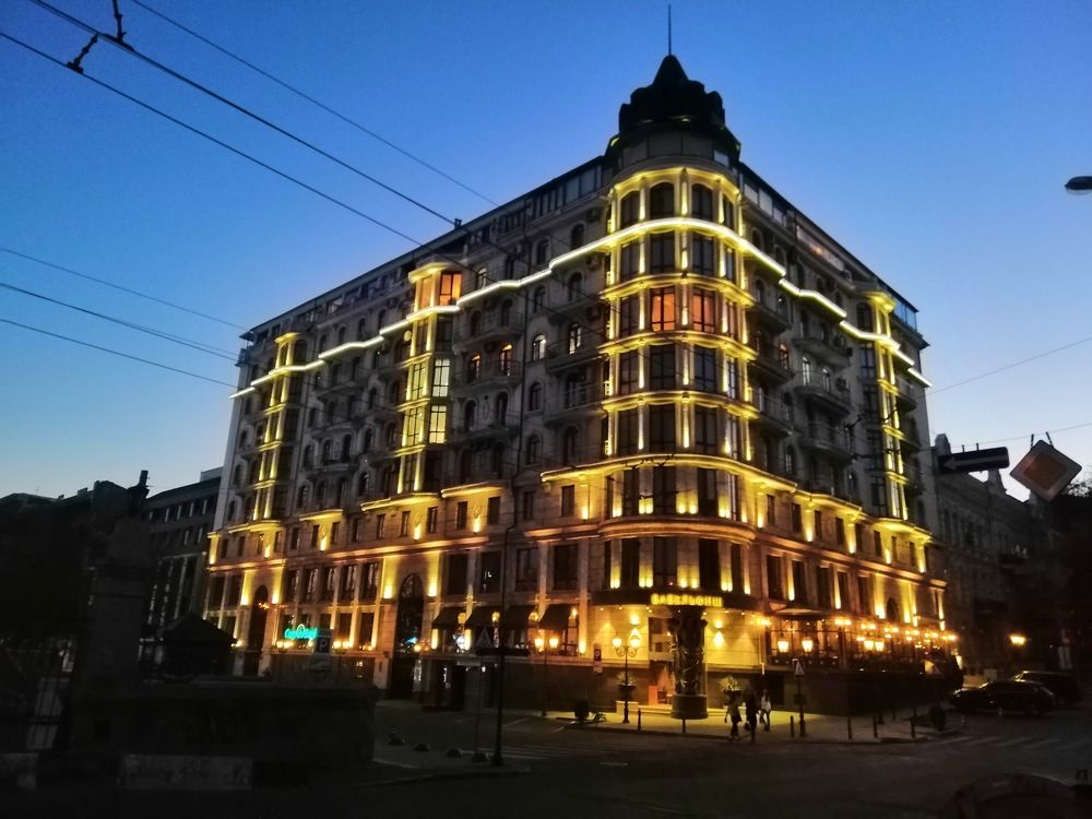 Вечерний город..