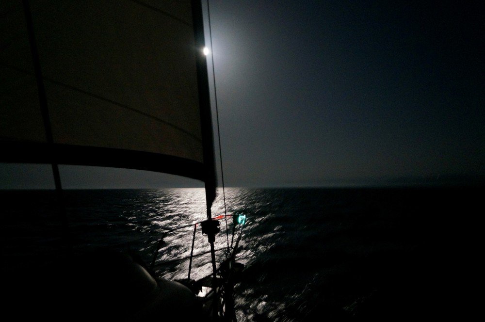 Ночью под парусом