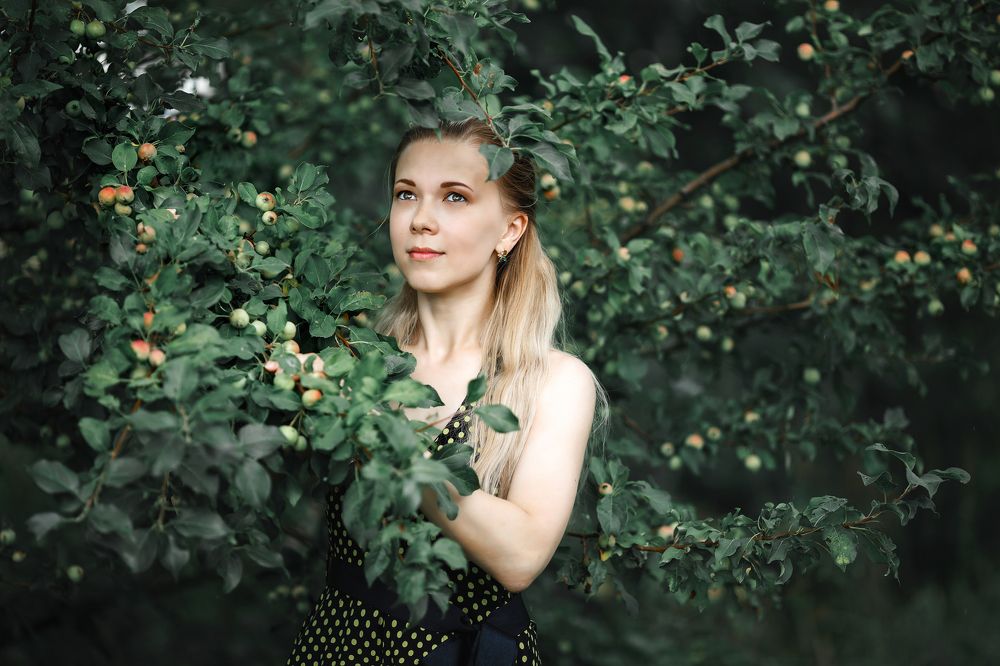 Незнакомка в яблоках