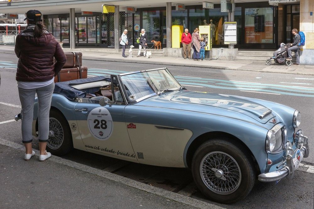 А я сяду в кабриолет!  И уеду куда-нибудь