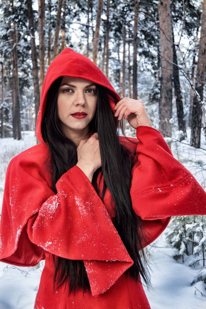 Девушка в красном