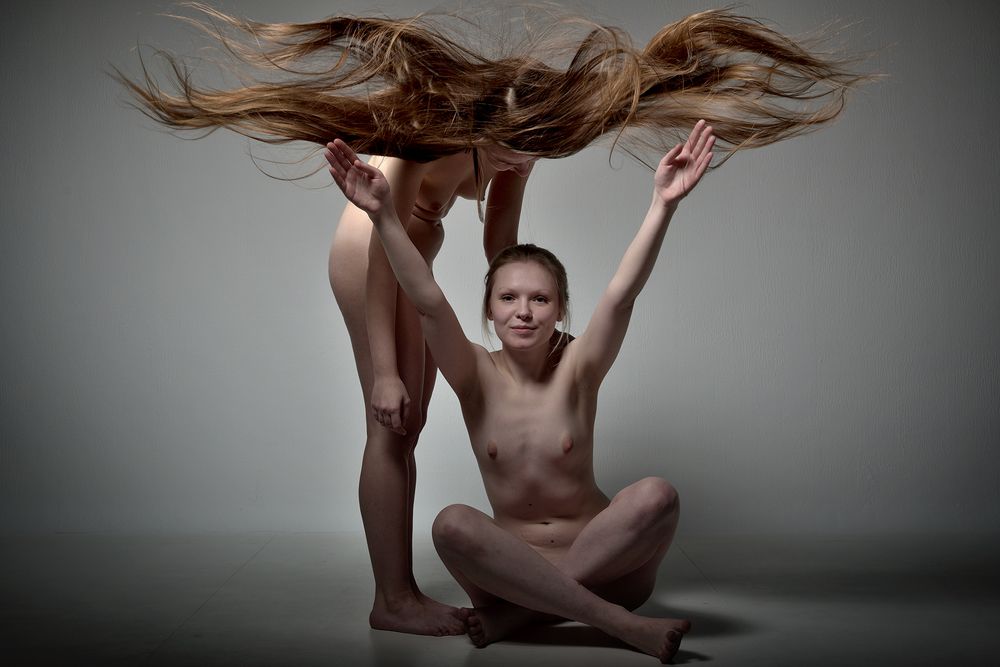 Девушка с длинными волосами