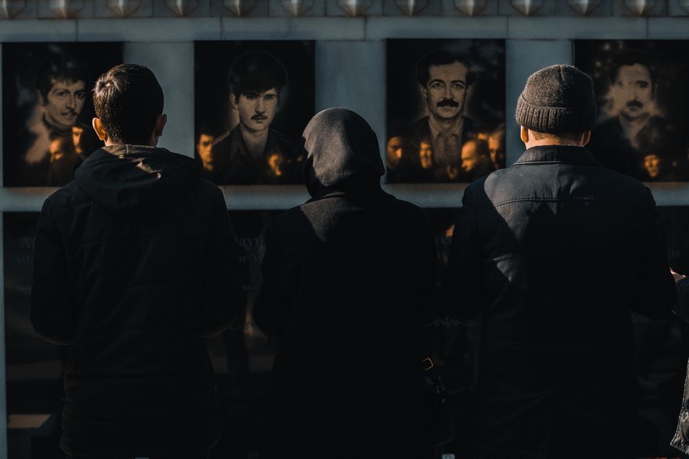 Семья солдата пришла навешать его!