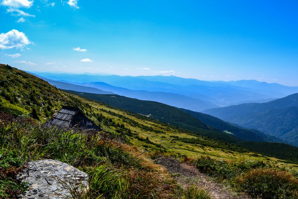 Утреннее солнце в горах