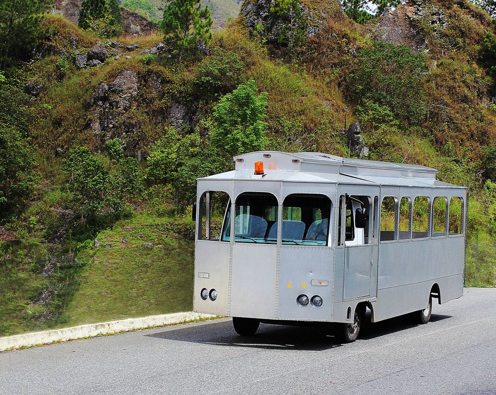 Экскурсионный автобус.