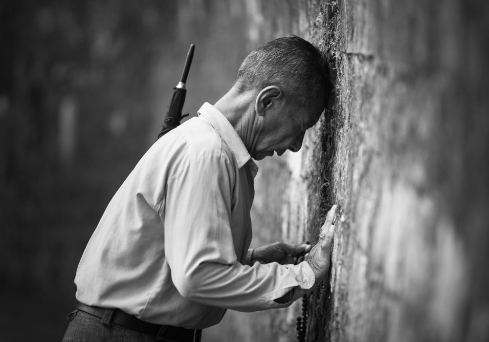 Кора вокруг дворца Далай Ламы в Индии