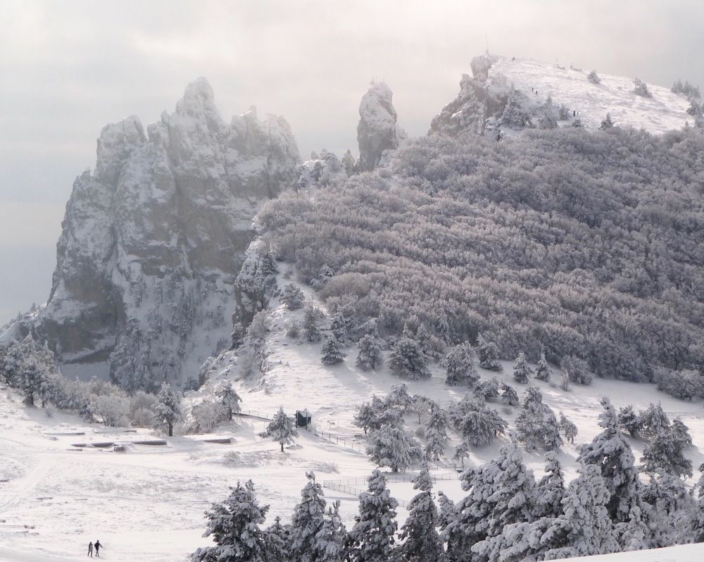 Заснеженные горы Крыма