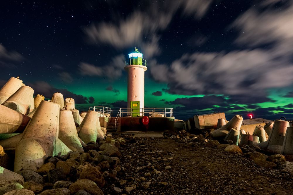 Аврора на берегу Балтики