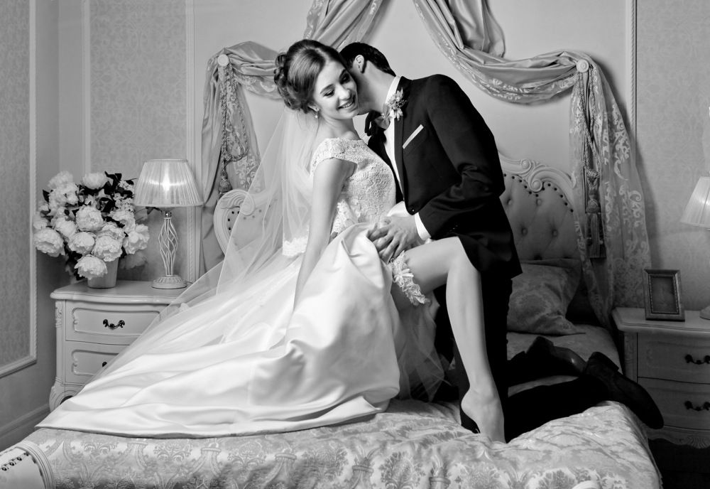 молодожены