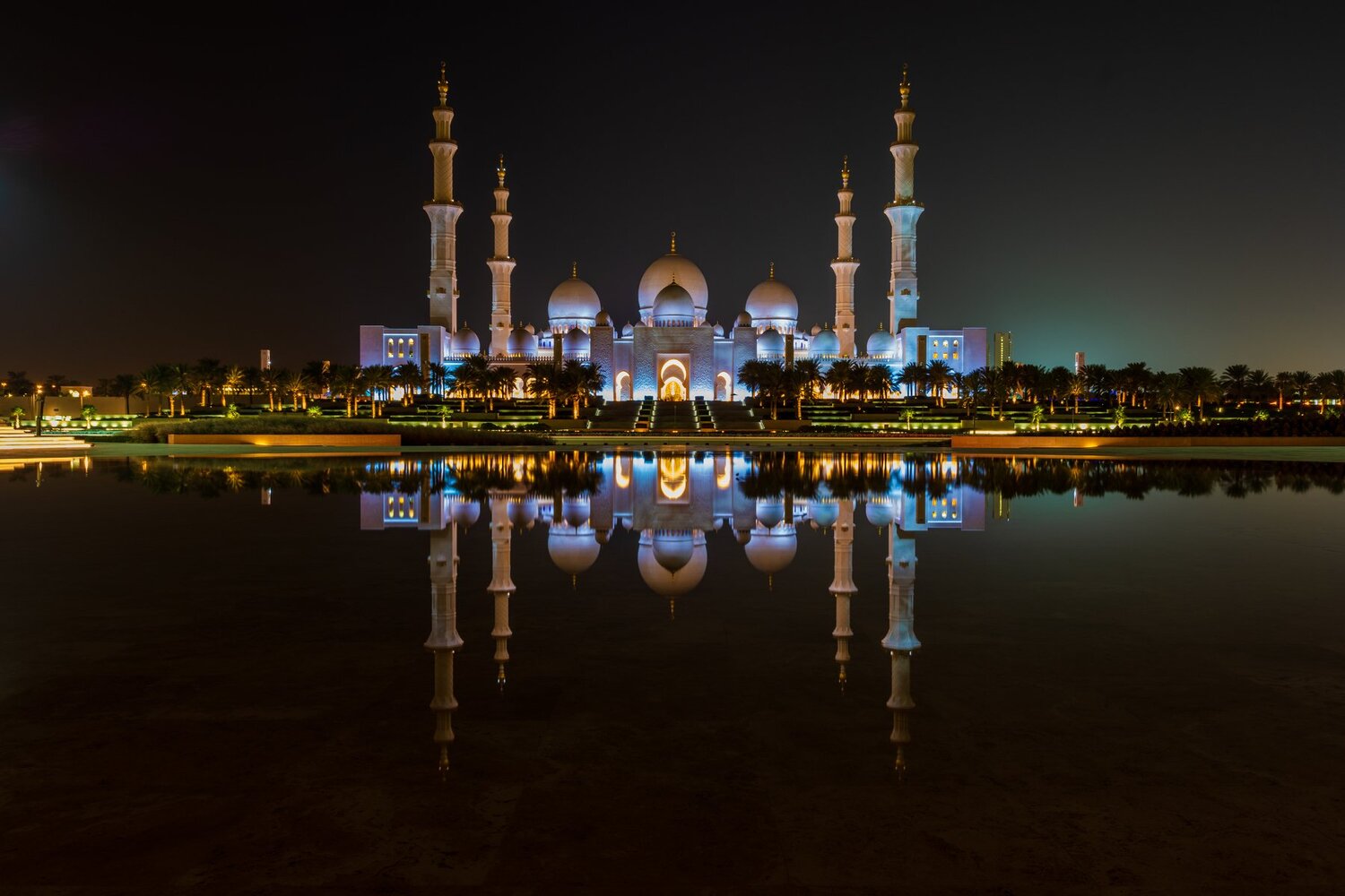 Gorgeous reflection of Sheikh Zayed Grand Mosque