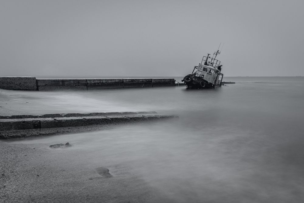 Буксир Параллель 2 (чб) / Tugboat Parallel 2 (bw)