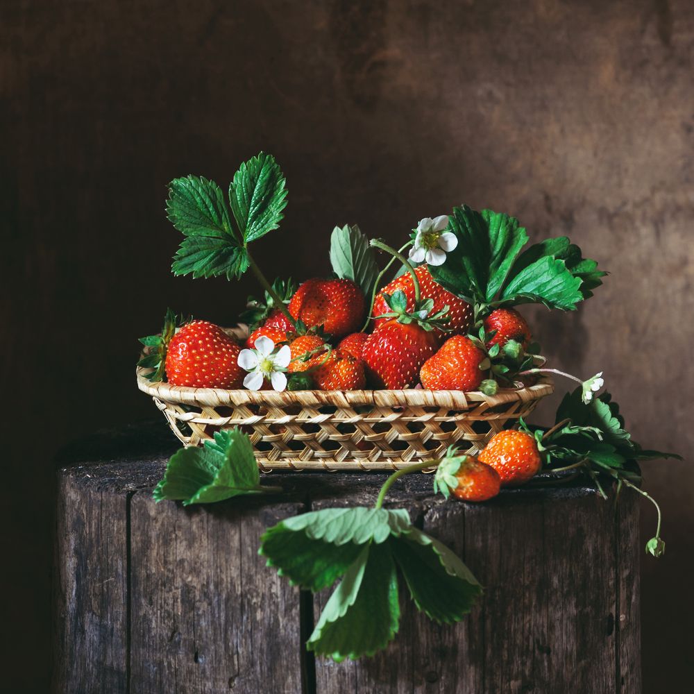 Натюрморт с клубникой