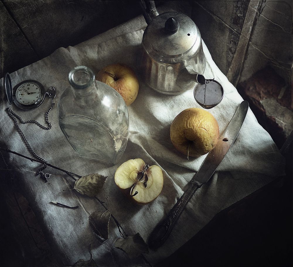 на табуреточке..