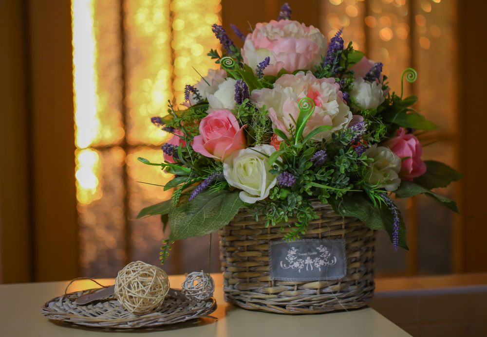 Пионы в корзине