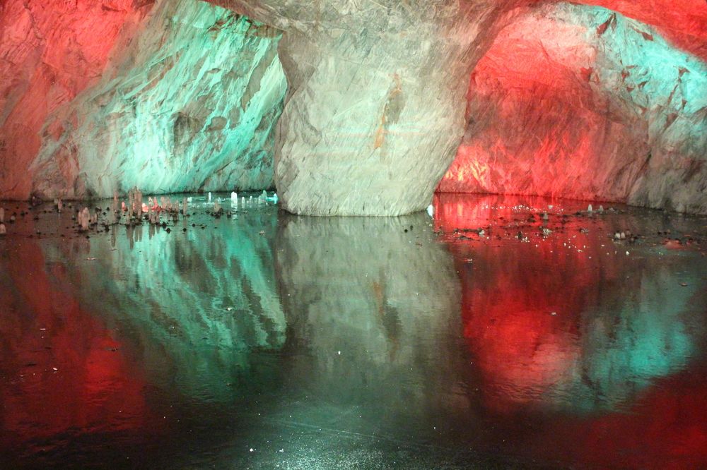 чертоги подземной королевы