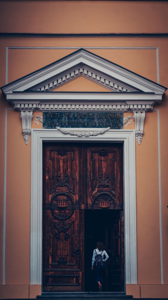 Шаг за порог.