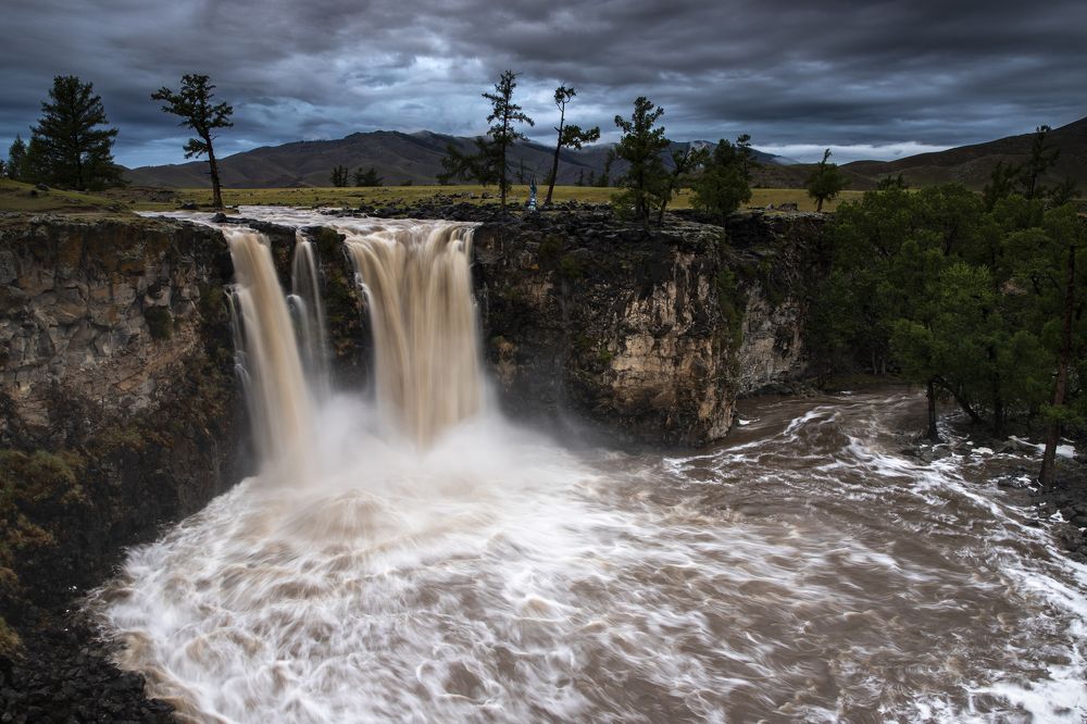 Пасмурное утро у водопада Улаан-Цутгалан
