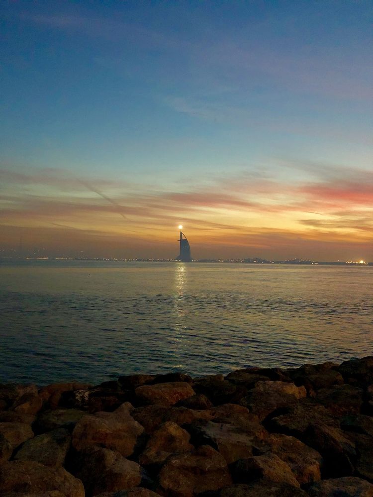 Sun on top of Burj Alarab!!!