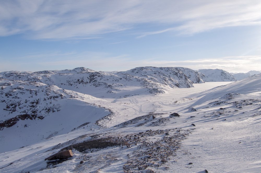 Снежное горное озеро