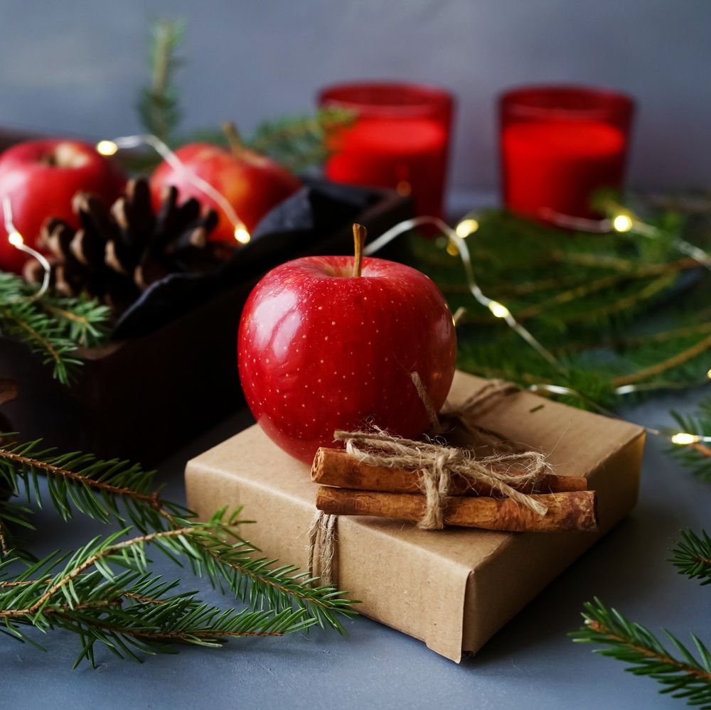 Яблоко с корицей