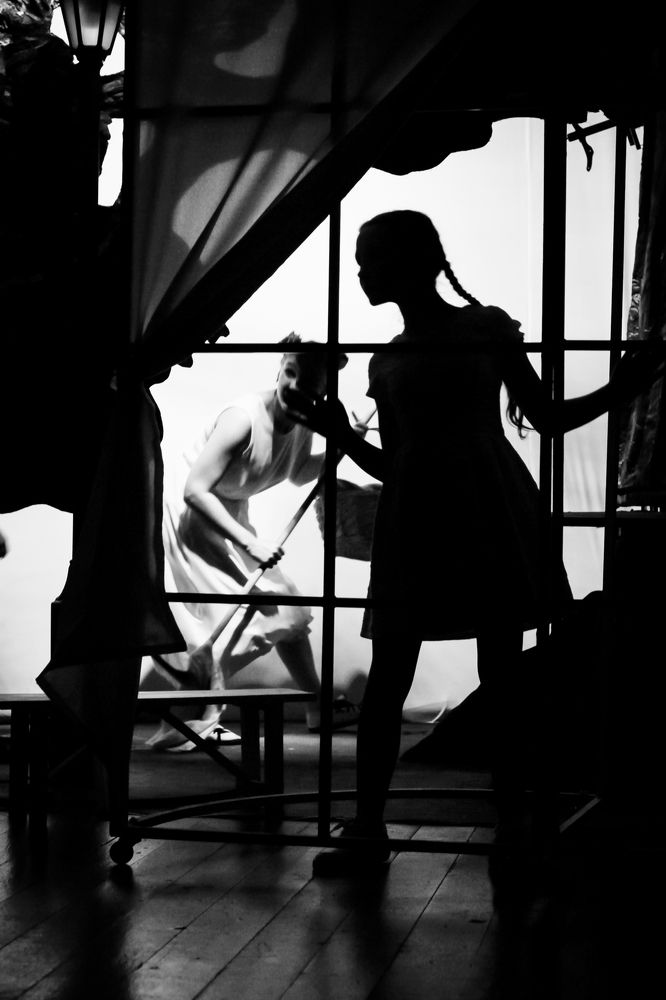 За кулисами