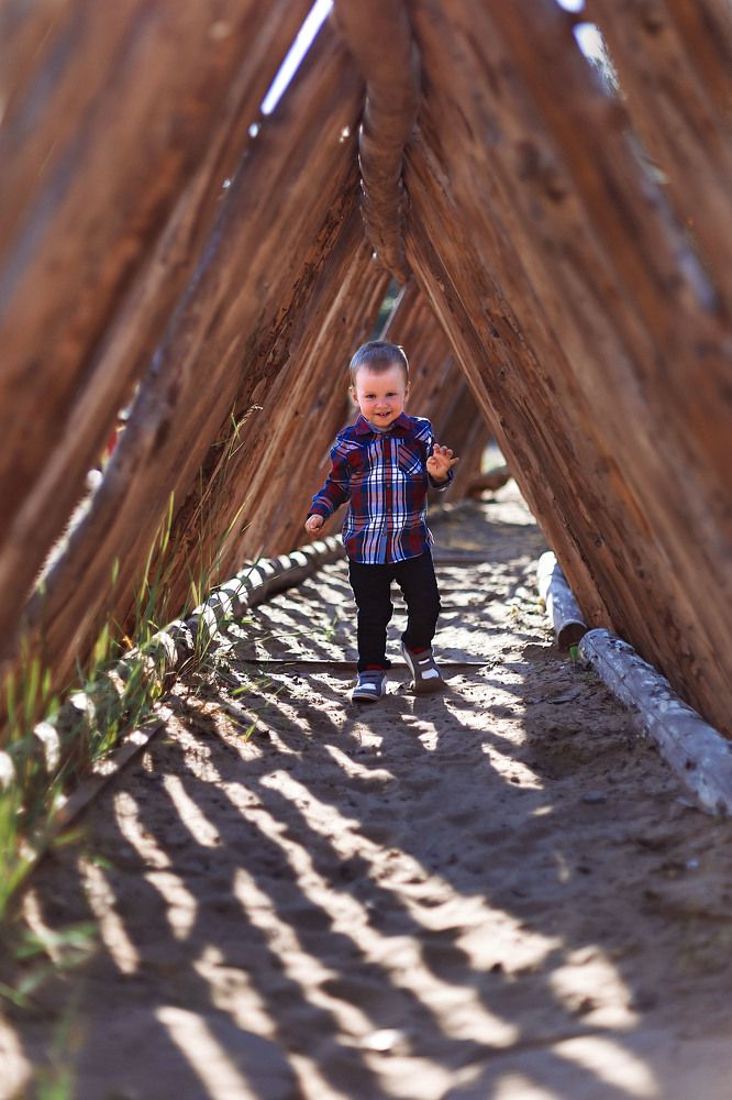 Маленькое счастье бежит к мамочке