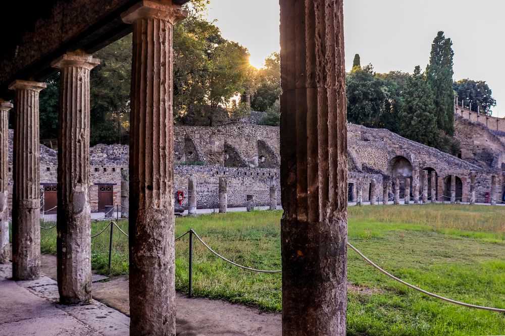 улицами Помпеи