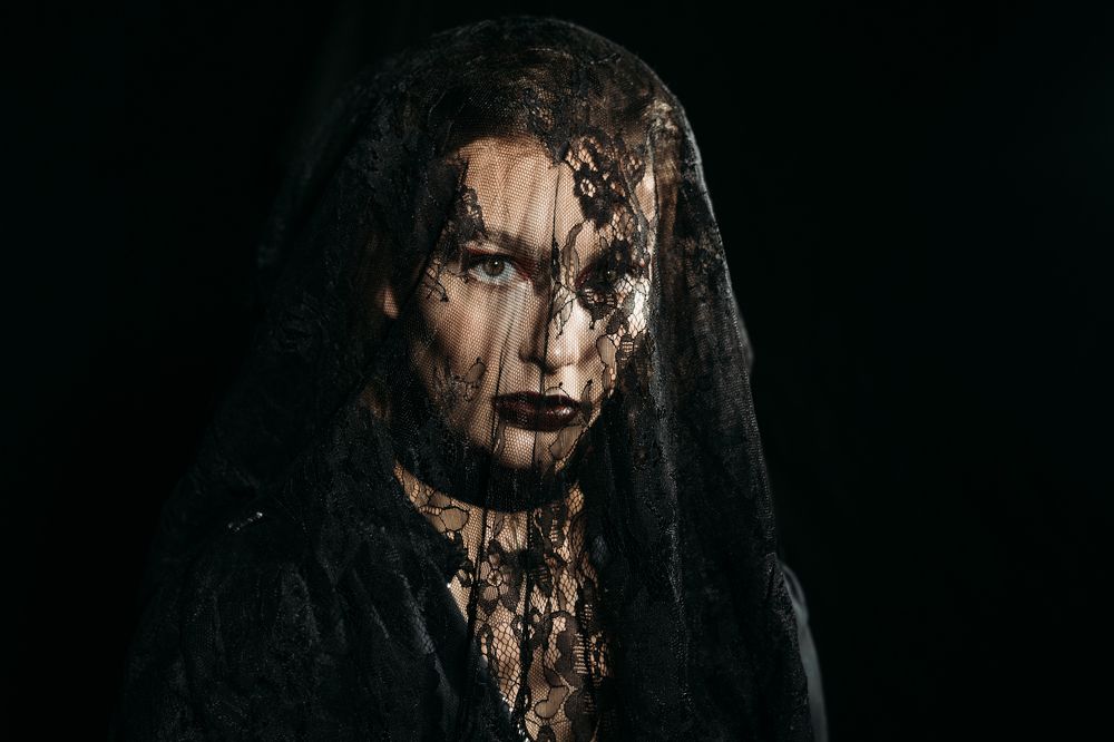 Готичная дама