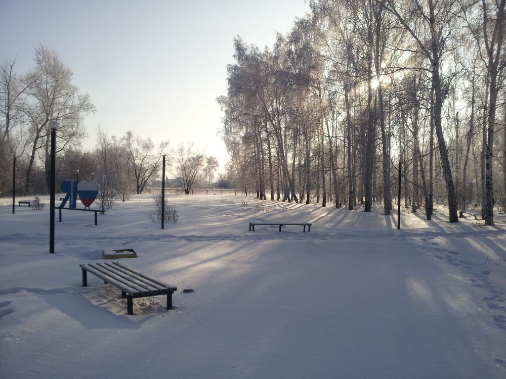 Зимняя игра солнца и тени.