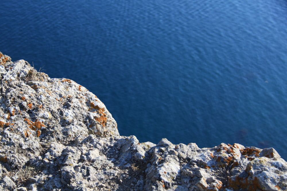 Глубокое синее море