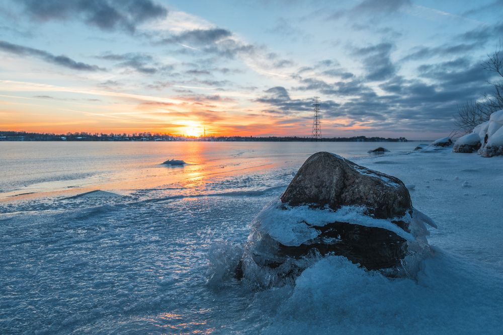Пейзаж на замёрзшей реке