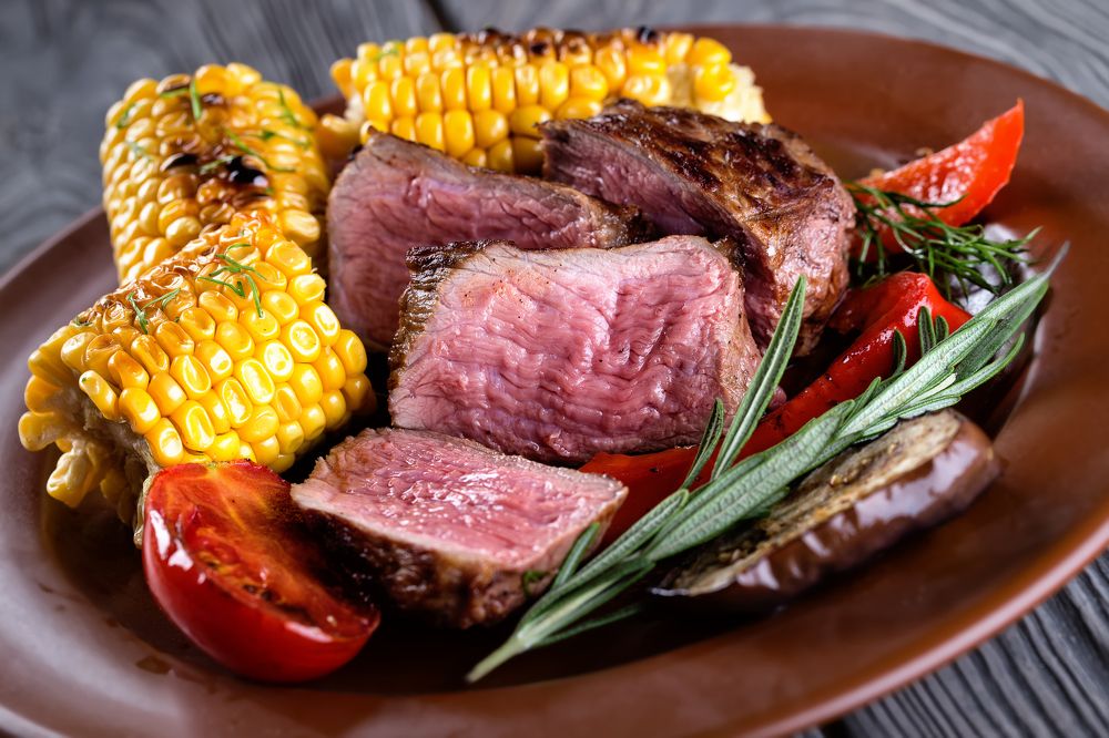 Слабо прожаренный стейк