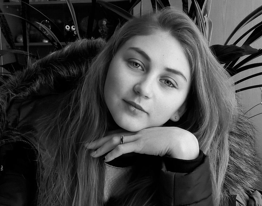 А в погляді бездонна глибина...
