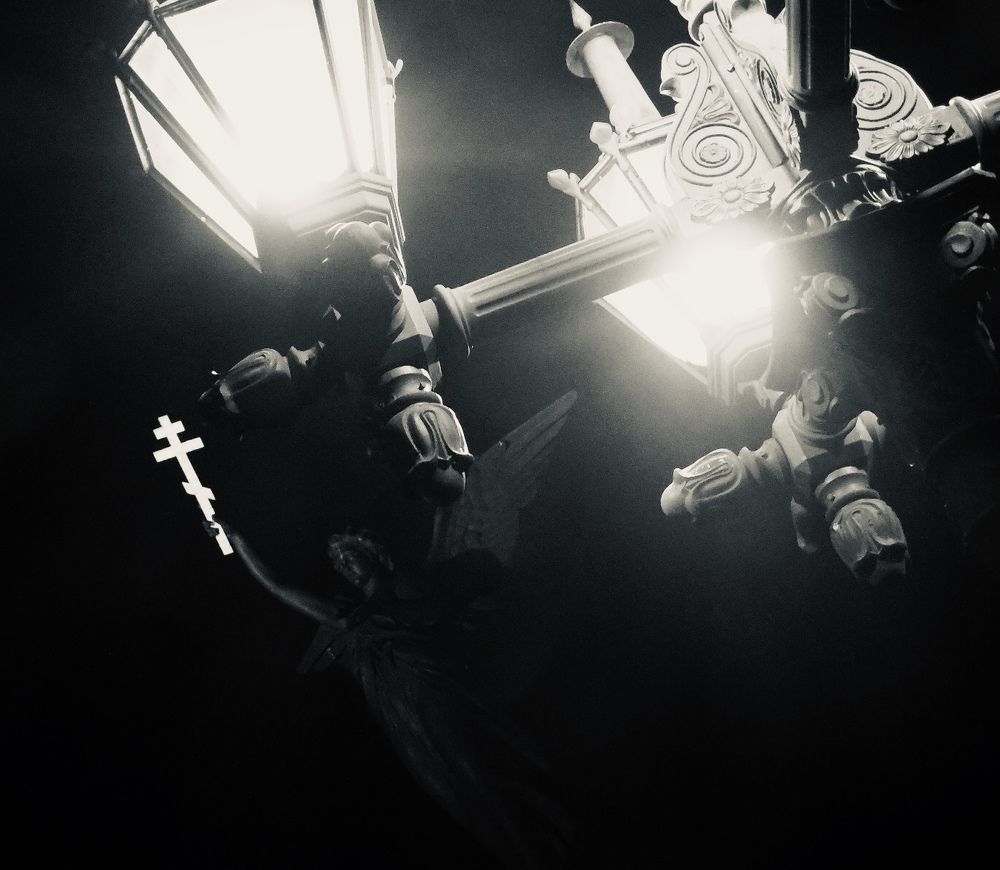 Сквозь свет фонарей