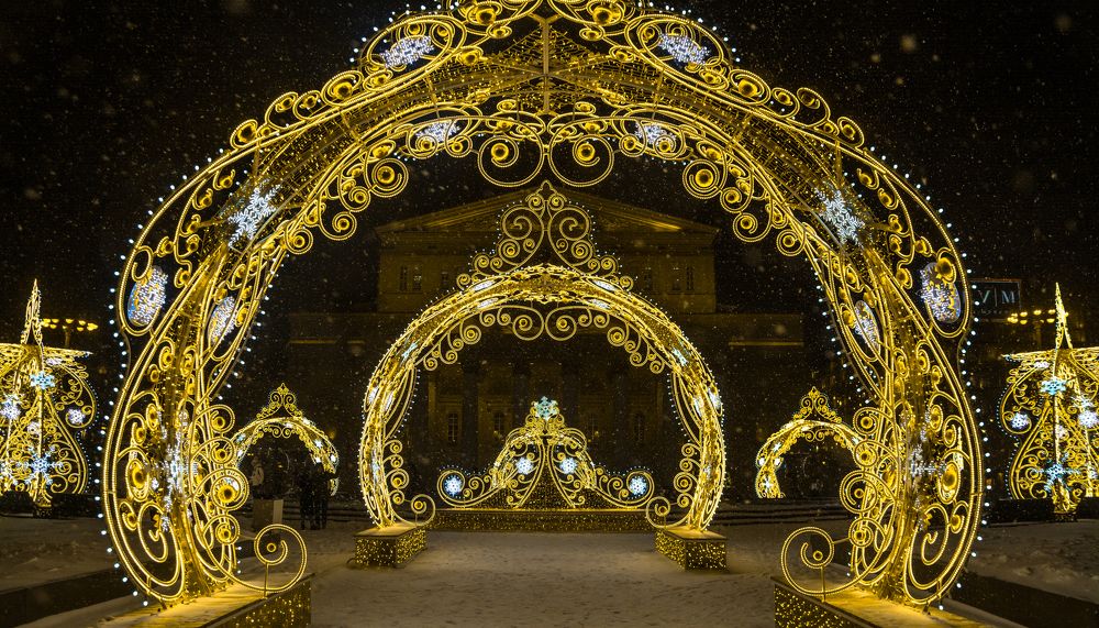 Кокошники и короны Большого театра.