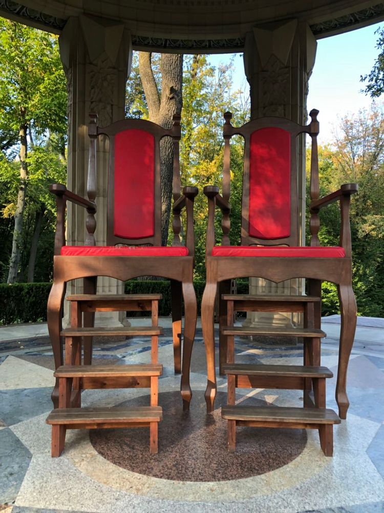 2 кресла одного призедента