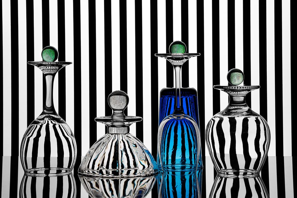 В компании прекрасных дам.