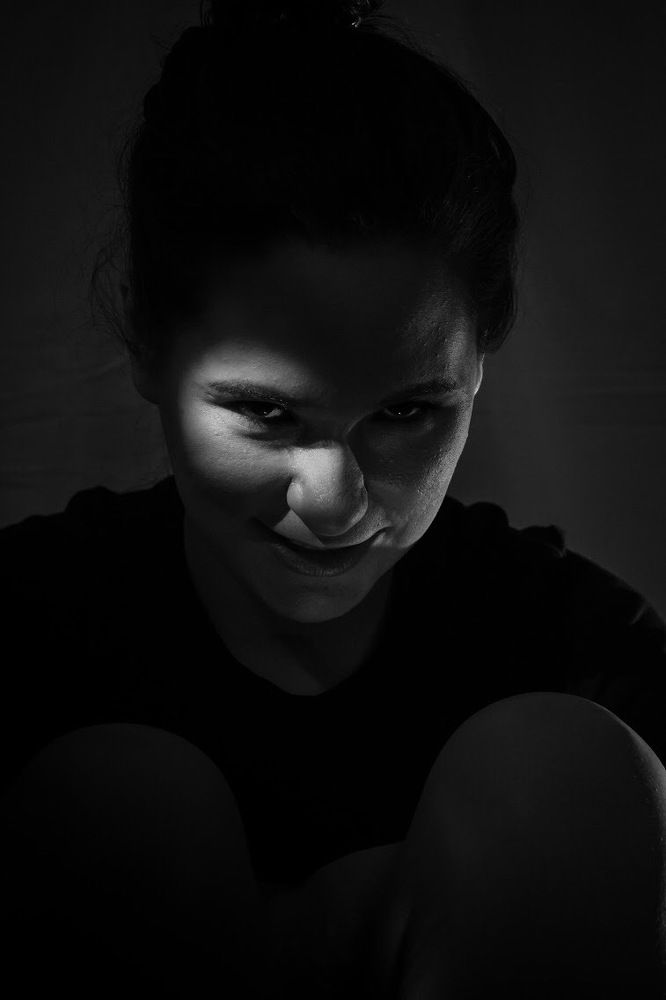 Девушка из тени