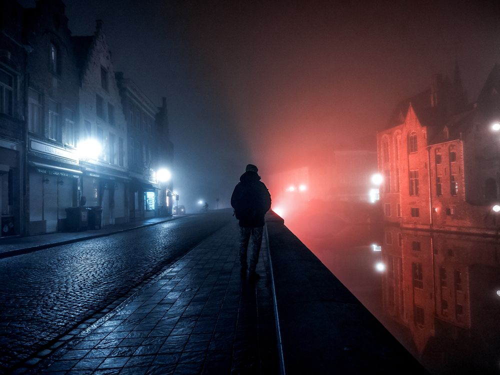 В лучах ночного города. Брюгге