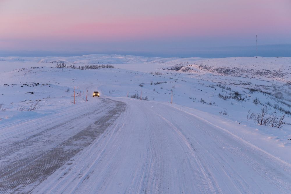 Дорога сквозь тундру