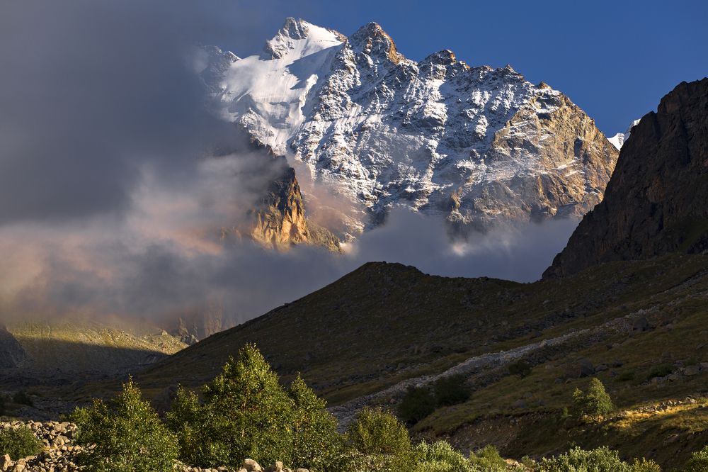 Безенги в закатном солнце